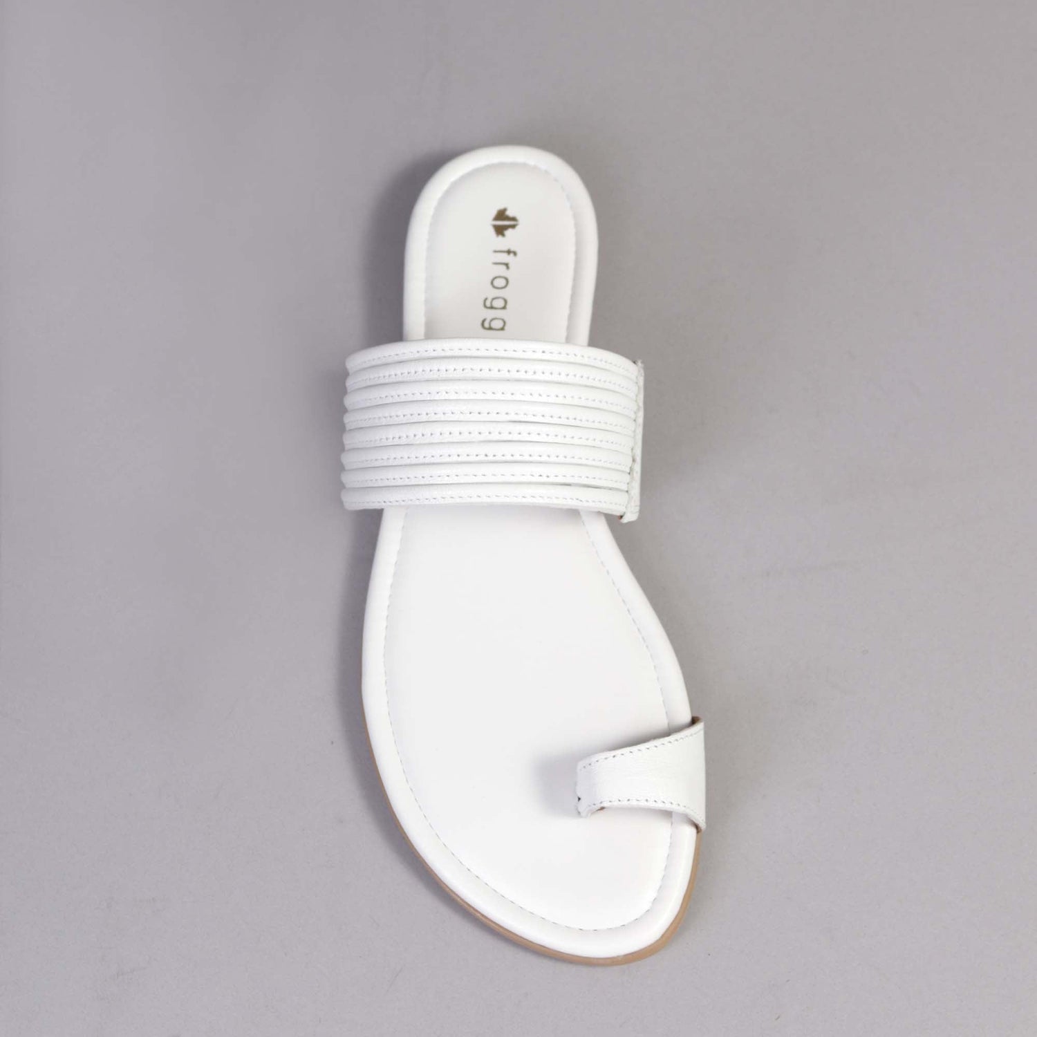Factory Shop Shoes Flat strappy thong sandals in White - 12559