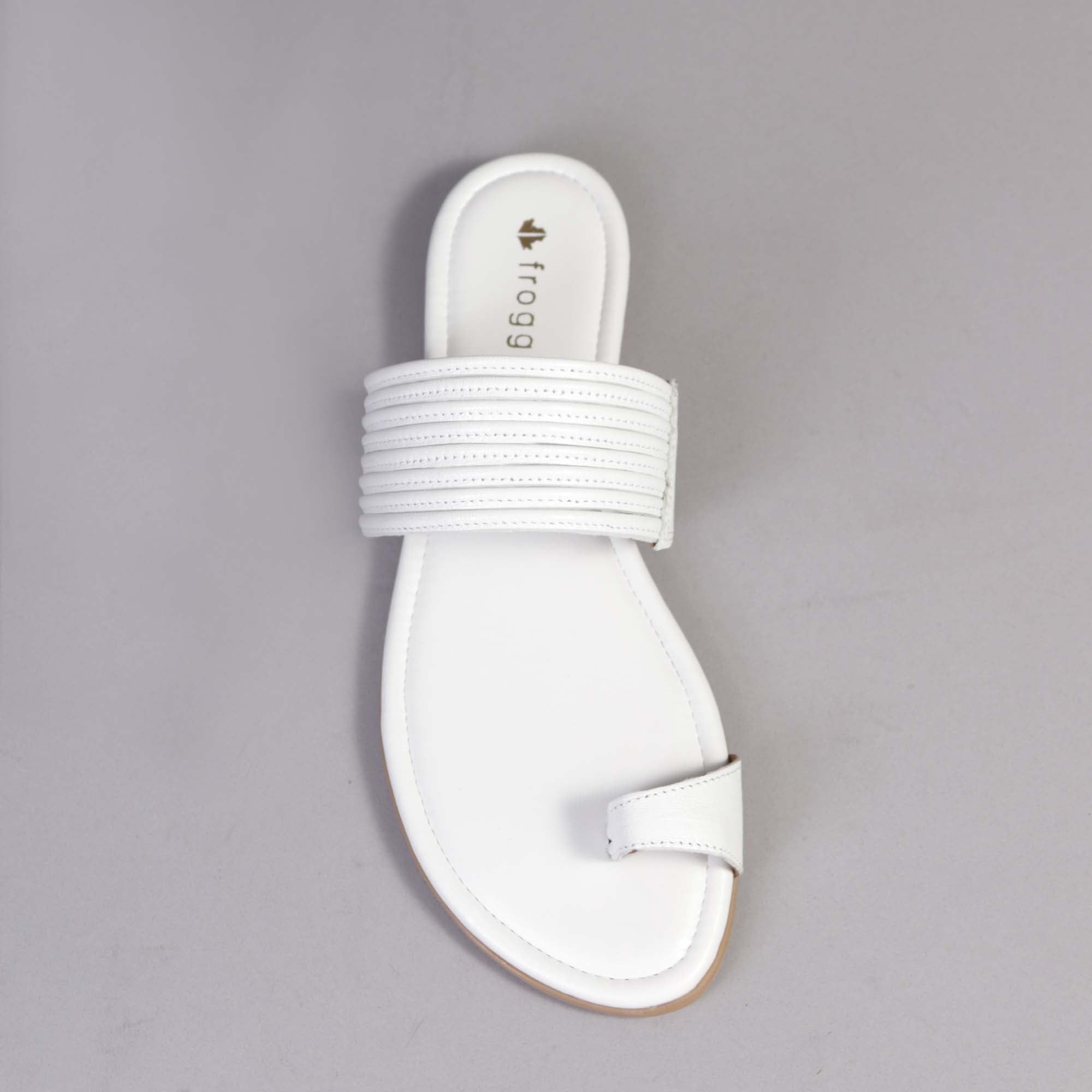 Factory Shop Shoes Flat strappy thong sandals in White - 12559
