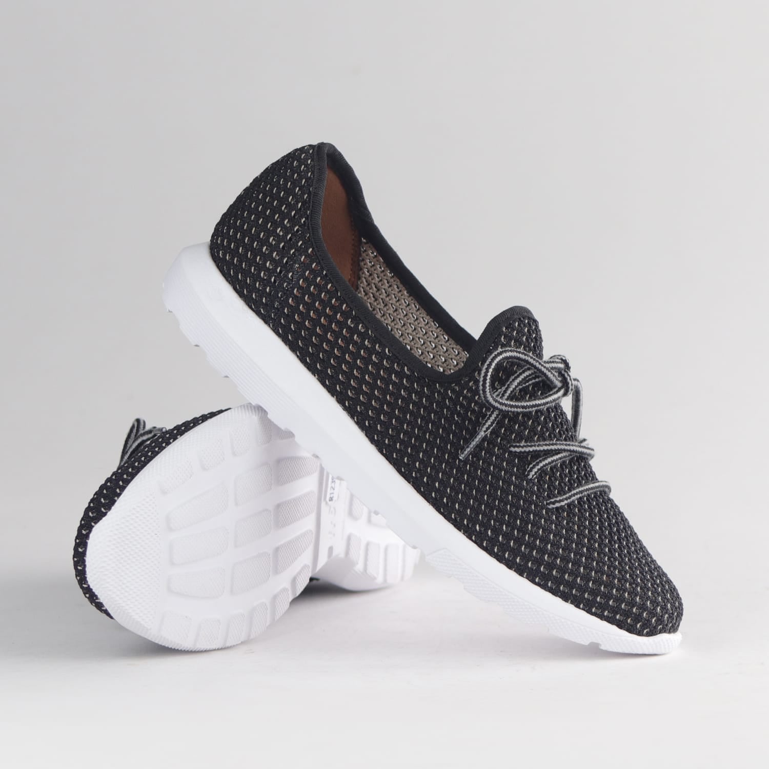 Factory Shop Shoes Froggie Women’s Featherlight Sneaker- Black Woven Fabric- 13046