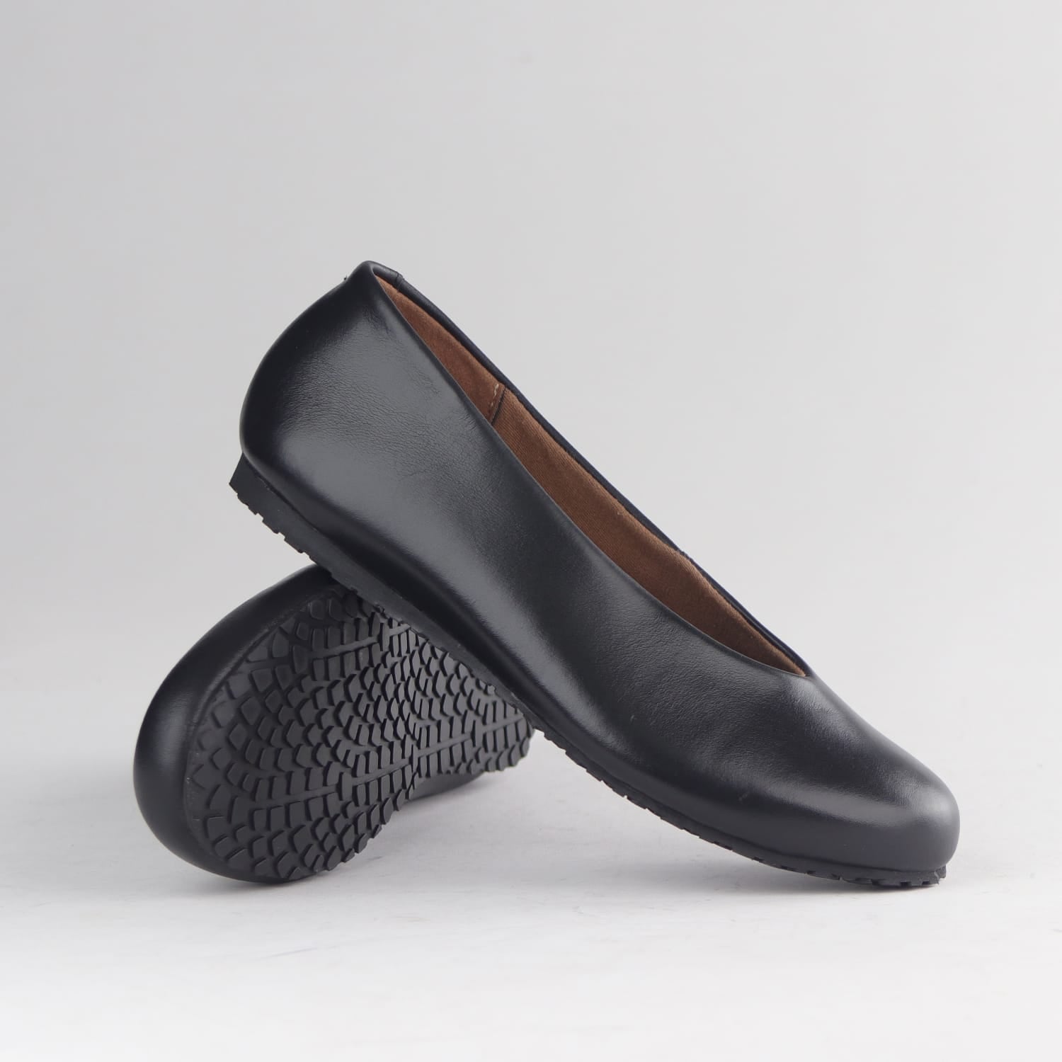 Factory Shop Shoes Froggie Women’s Pump- Black Leather- 13039