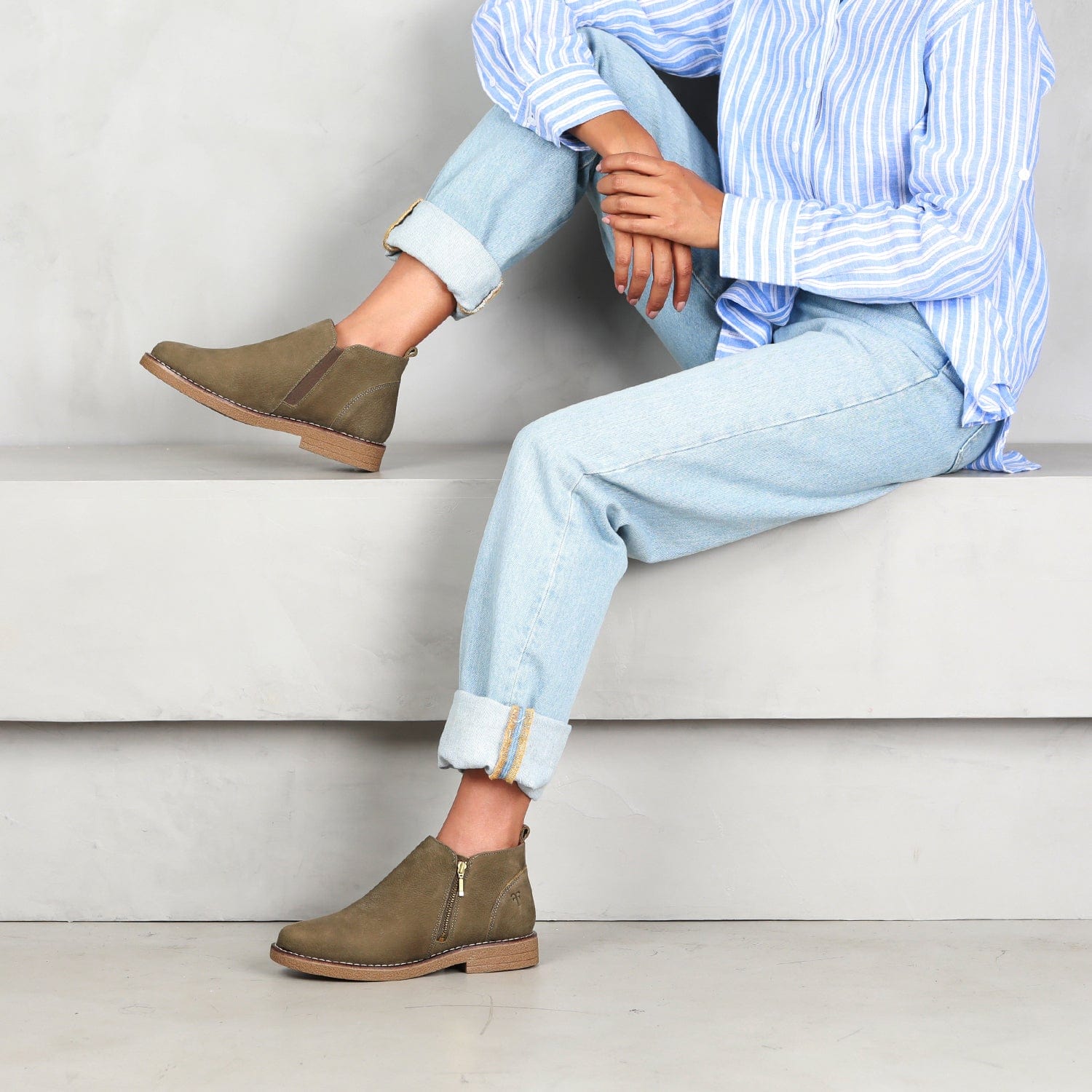 Froggie Shoes Shoes Ankle Boot with Gold Zip in Forest - 12777