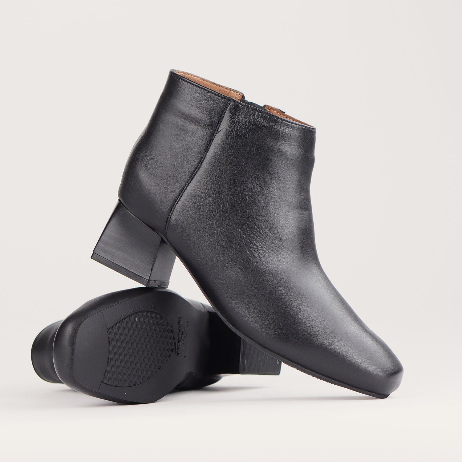 Froggie Shoes Shoes Block Heel Ankle Boot in black - 12607