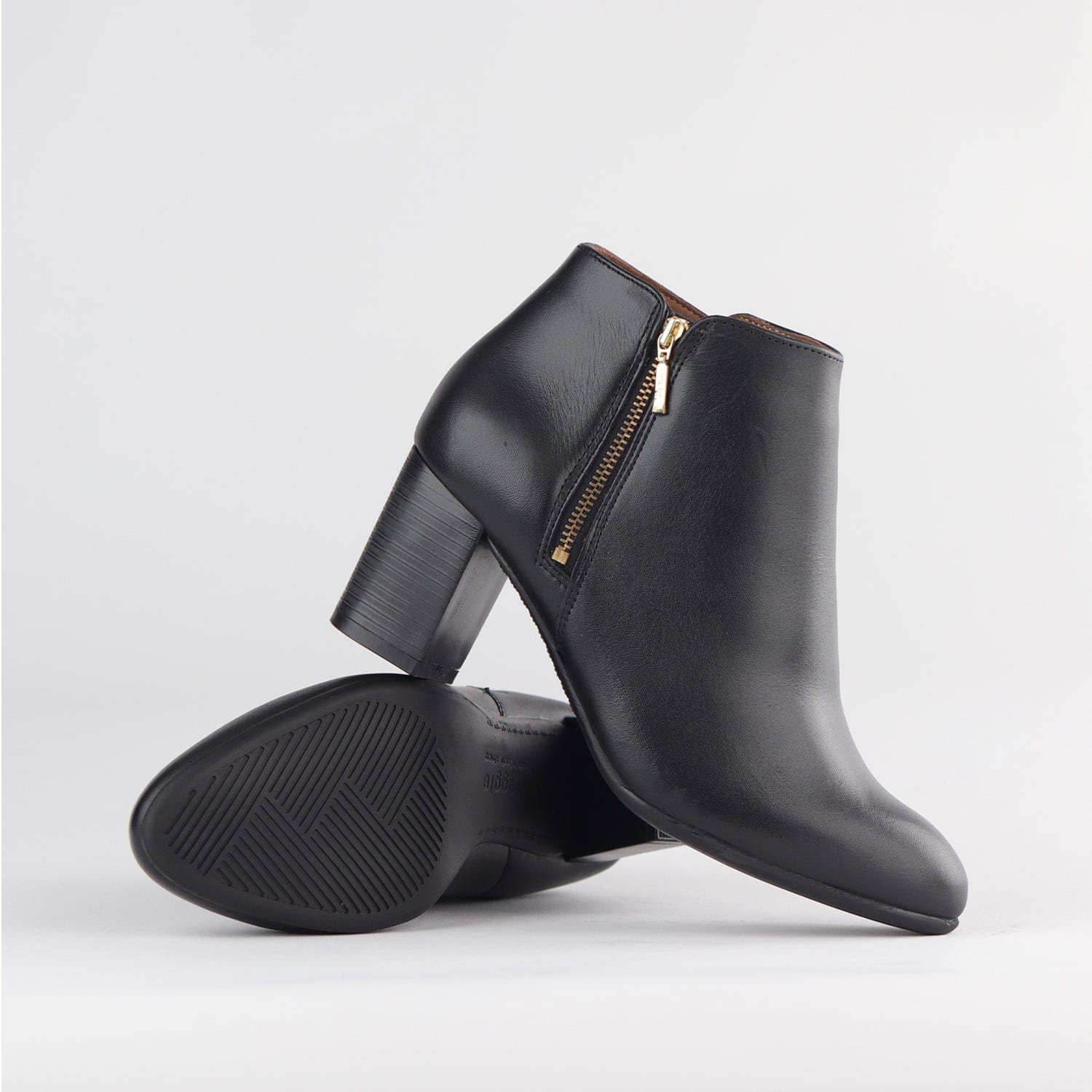 Froggie Shoes Shoes Block Heel Ankle Boot with zip in Black - 12767