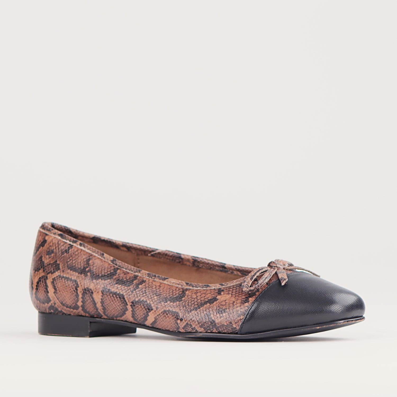 Froggie Shoes Shoes Flat Pump with Bow in Saddle Multi - 12586