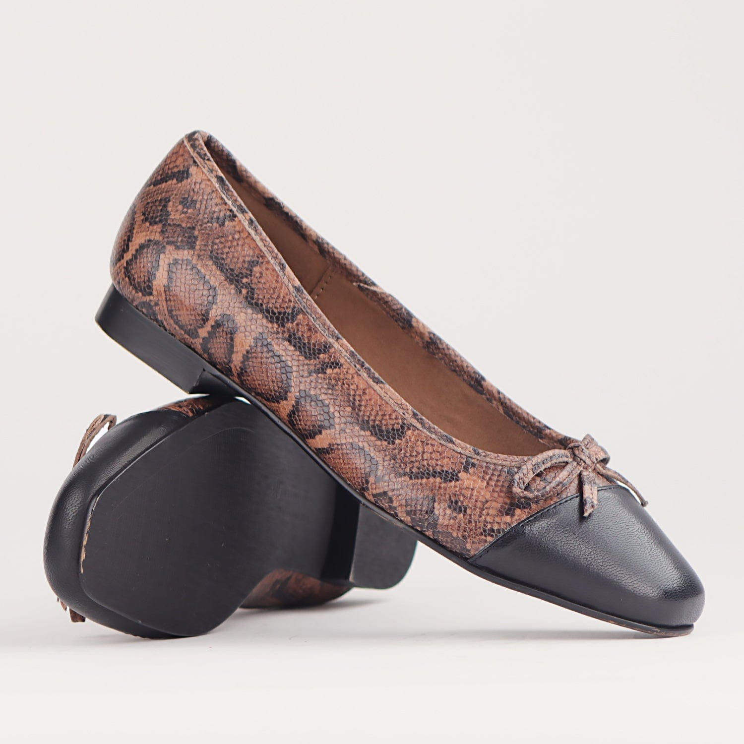 Froggie Shoes Shoes Flat Pump with Bow in Saddle Multi - 12586