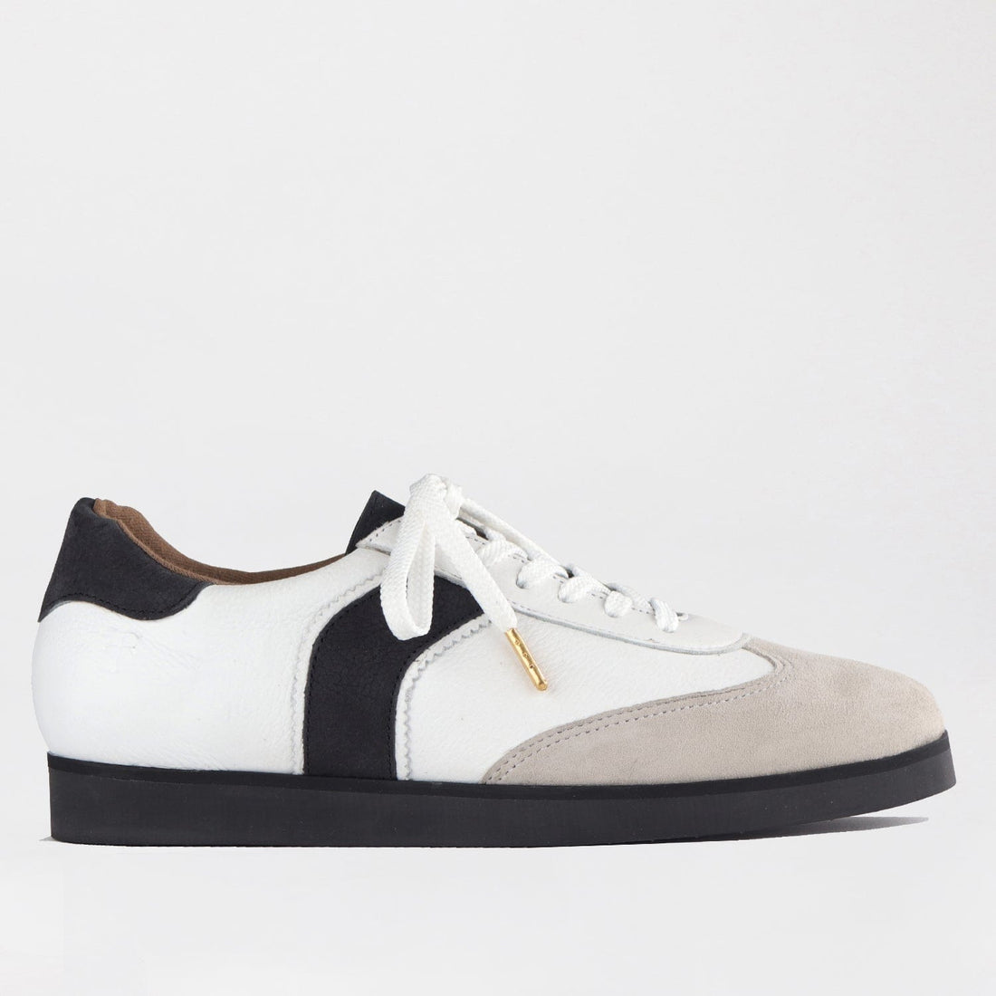 Froggie Shoes Shoes Lace -Up Sleek Retro Sneaker in White Multi - 12805