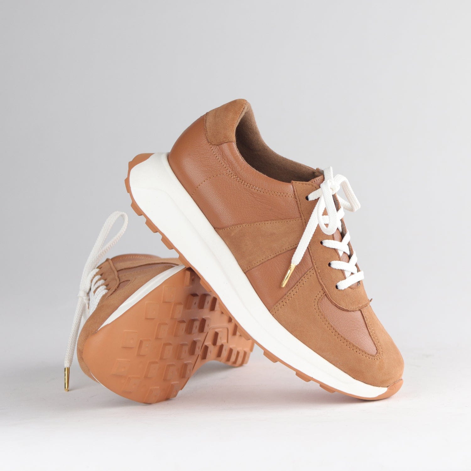 Froggie Shoes Shoes Lace-up Sneaker in Tan Multi -12688