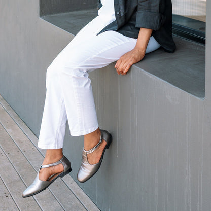 Froggie Shoes Shoes Mary Jane flat with a T-strap twist in Pewter - 13028