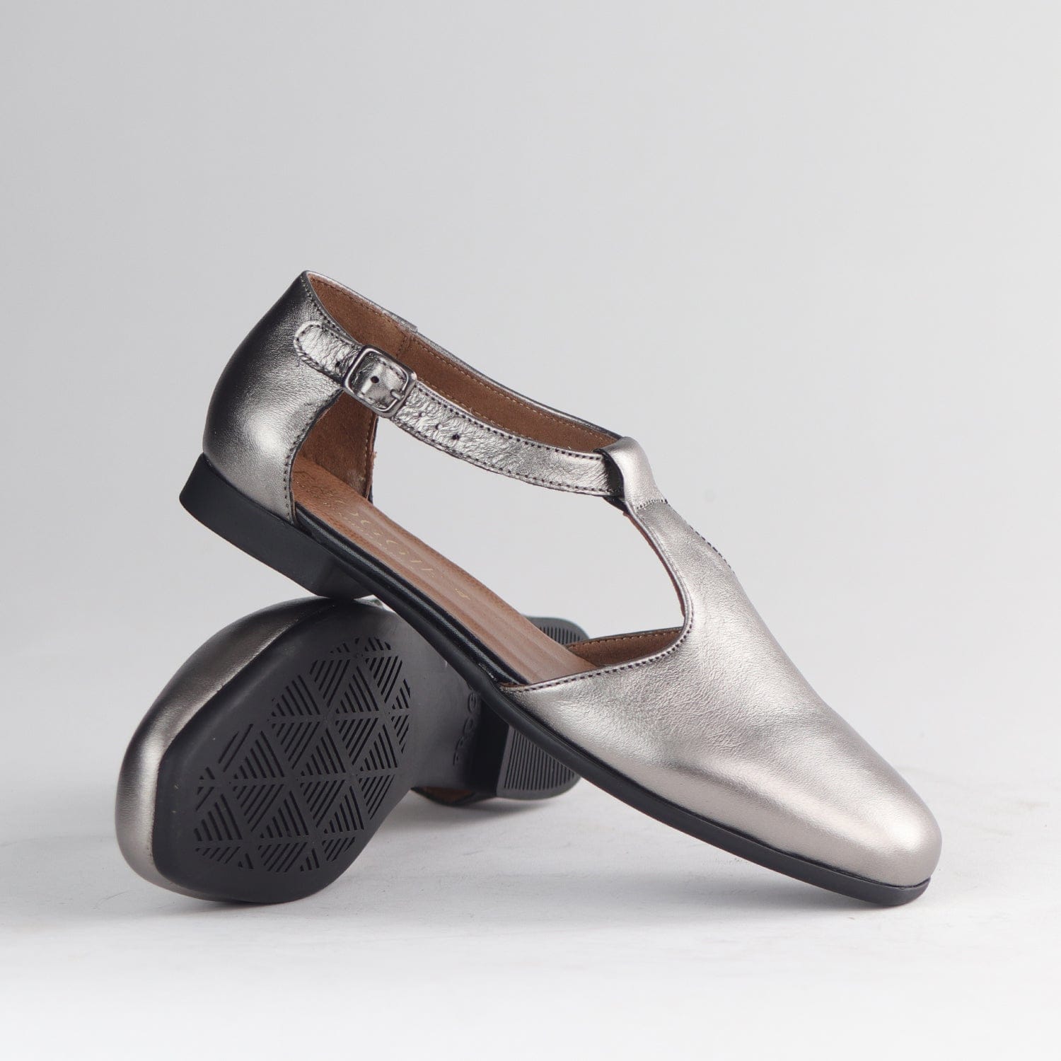 Froggie Shoes Shoes Mary Jane flat with a T-strap twist in Pewter - 13028