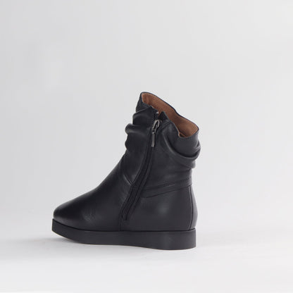 Froggie Shoes Shoes Ruched Flat Ankle Boot in Black - 12770