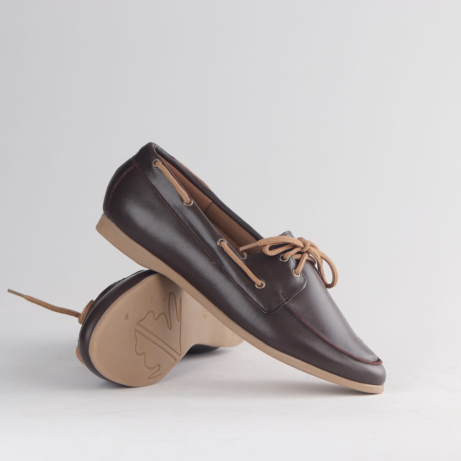 Brown leather Froggie 12971 women’s boat shoe with soft upper, flexible rubber sole, and comfortable everyday wear fit.