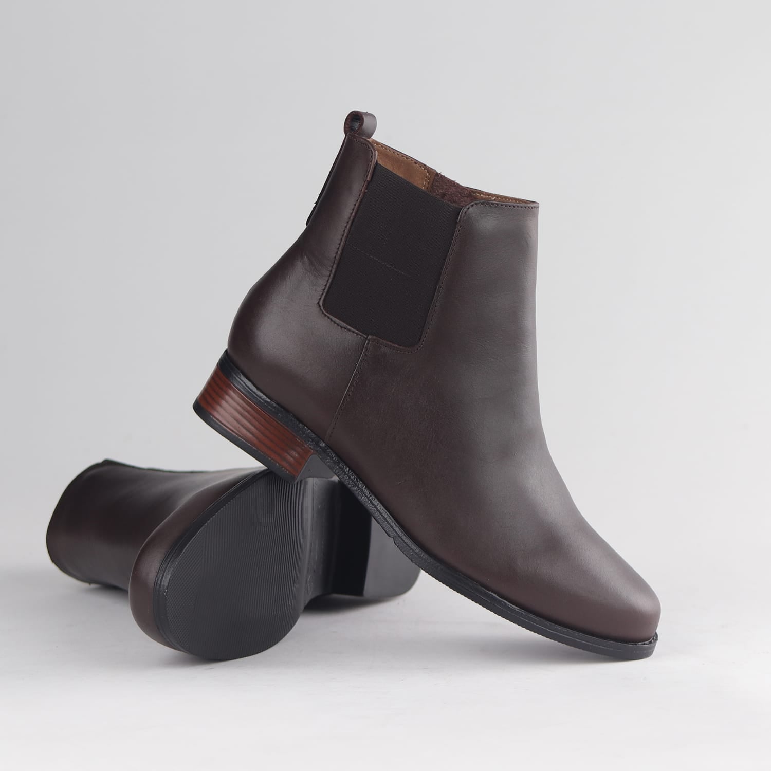Brown leather women’s Chelsea ankle boots by Froggie featuring classic slip-on styling, low heel, and everyday casual comfort. - 12603