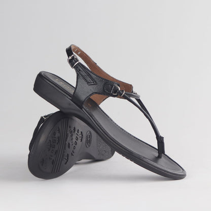 Black leather Froggie 13075 women’s thong sandal featuring delicate spaghetti straps, soft insole and minimalist warm-weather style.