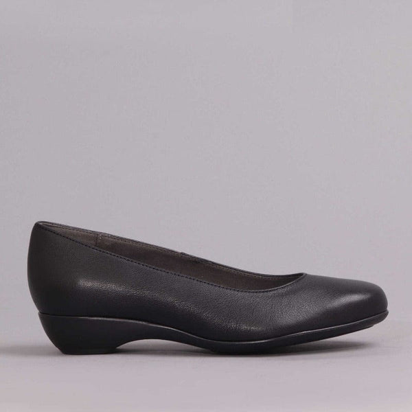 Wider Fit Court Shoe in Black