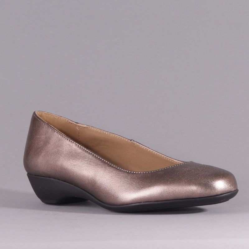 Wider Fit Court Shoe in Lead