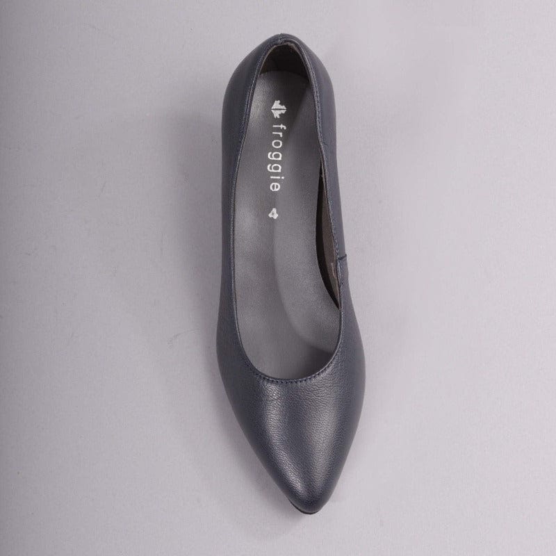 Kitten heel Court shoe in Navy