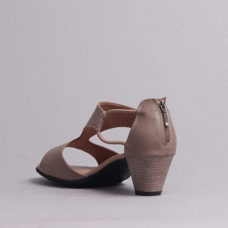 Wider Fit T-Bar Heel in Stone