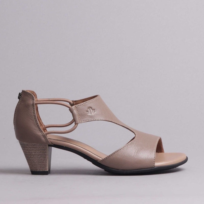Wider Fit T-Bar Heel in Stone