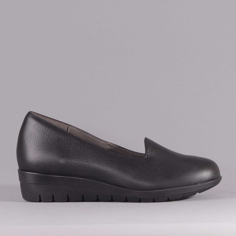 Slipper-cut Loafer in Black - 12244