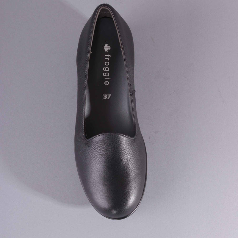 Slipper-cut Loafer in Black - 12244