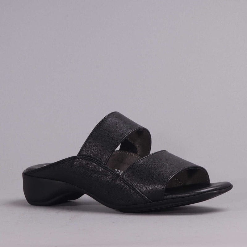 Slip-on Mule Sandal in Black