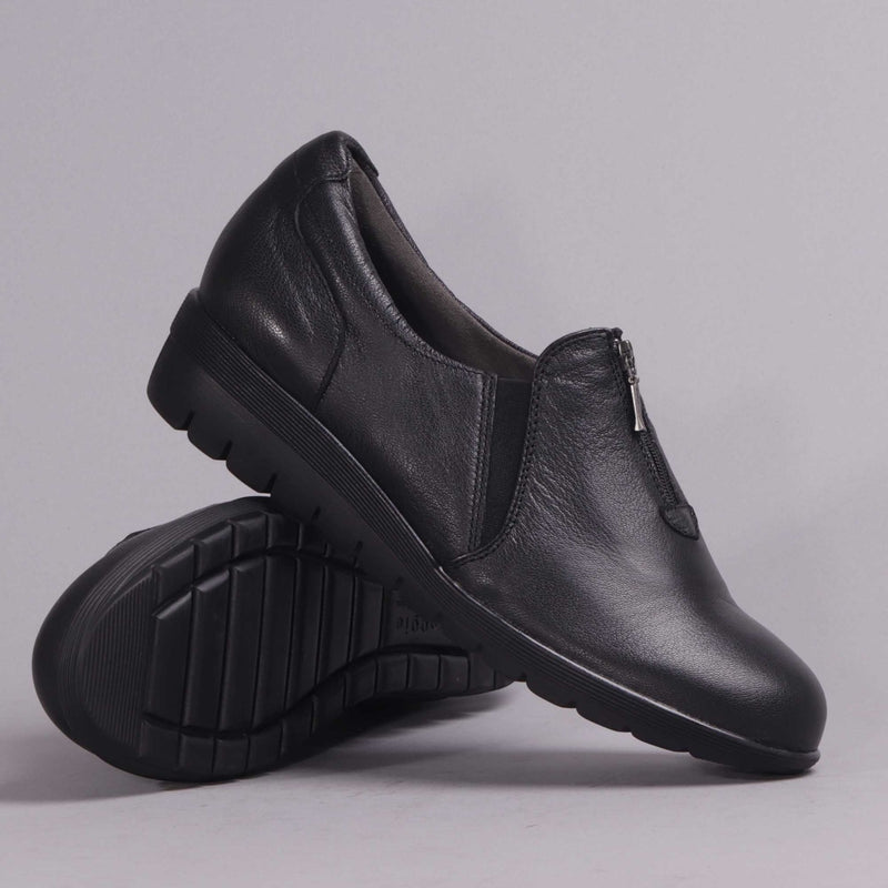 Sneaker Pump with Removable Footbed in Black 