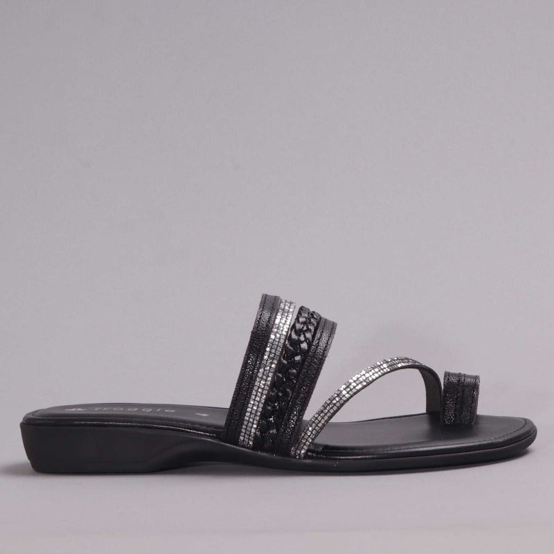 Diamanté Toe-loop Sandal in Black
