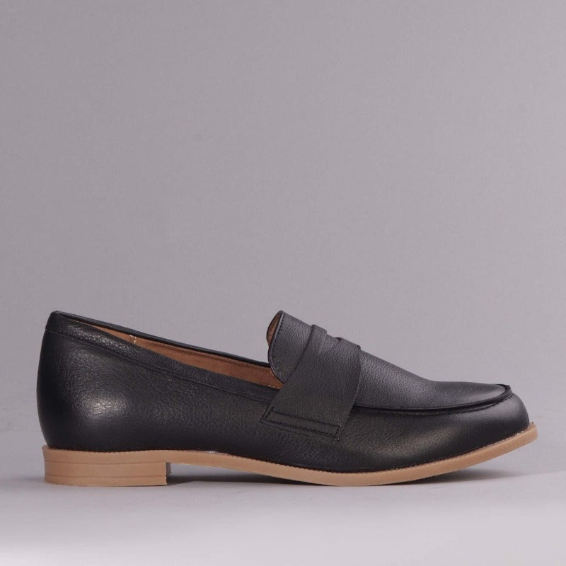 Penny Loafer with Removable Footbed in Black 