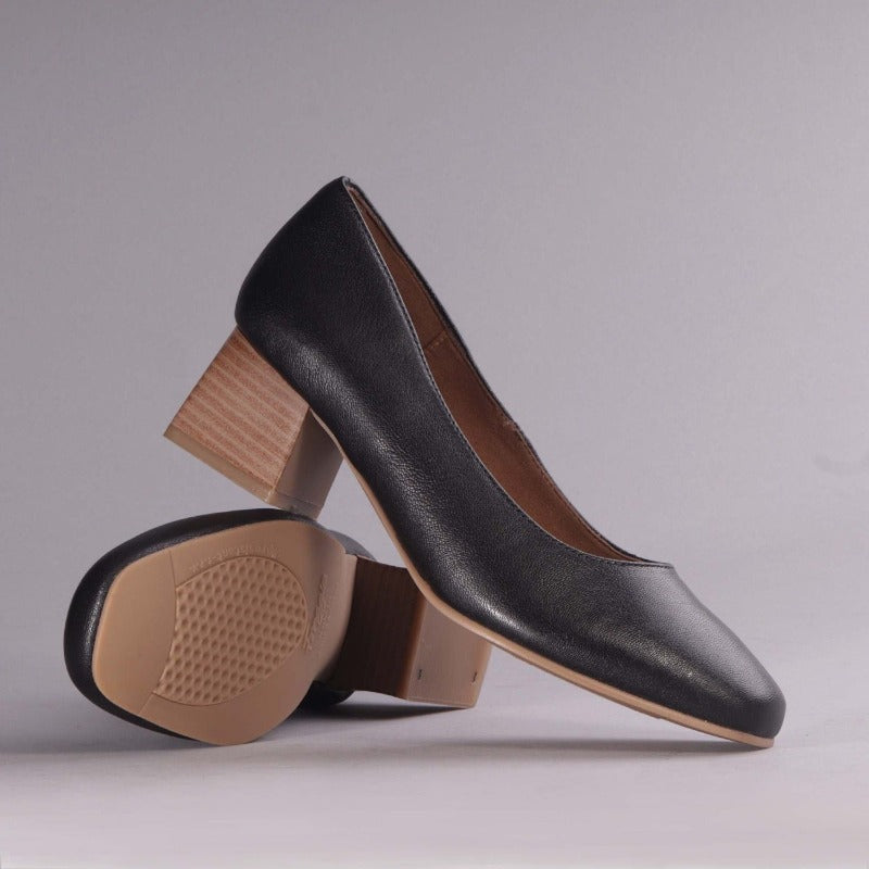 Block Heel Court Shoe in Black