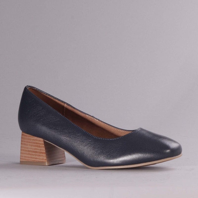 Froggie Block Heel Court Shoe in Navy