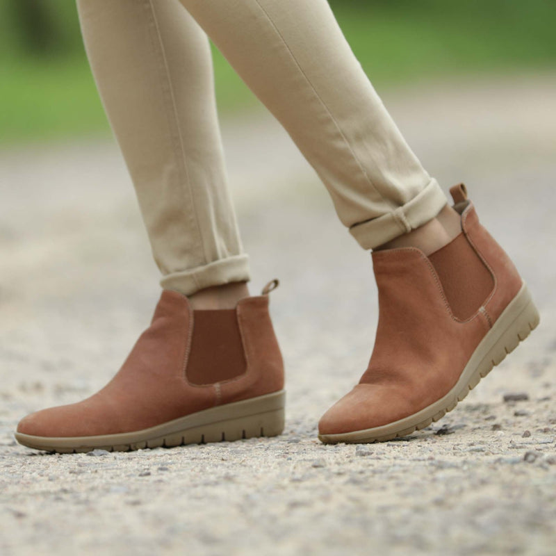 Chelsea Ankle Boot in Tobacco