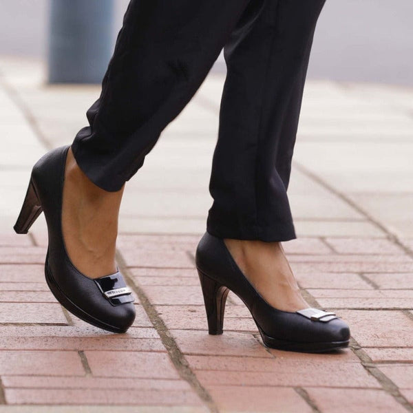 High Heel Court Shoe in Black
